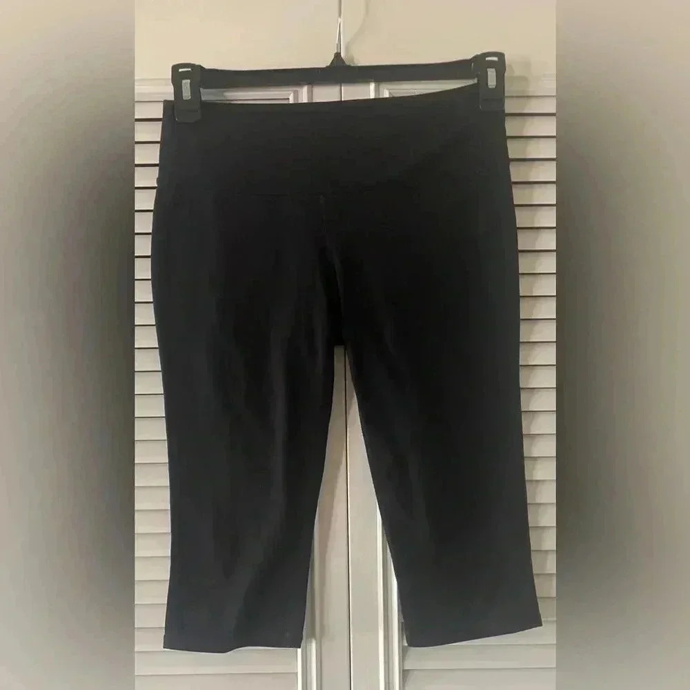 Athleta Women’s Chatutanga Knicker Stretch Black Capris SZ M